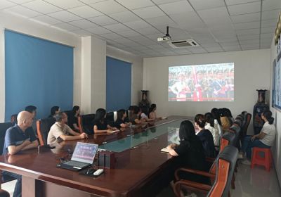 河北天成藥業(yè)黨員及預(yù)備黨員觀(guān)看閱兵 銘記歷史弘揚(yáng)抗戰(zhàn)精神